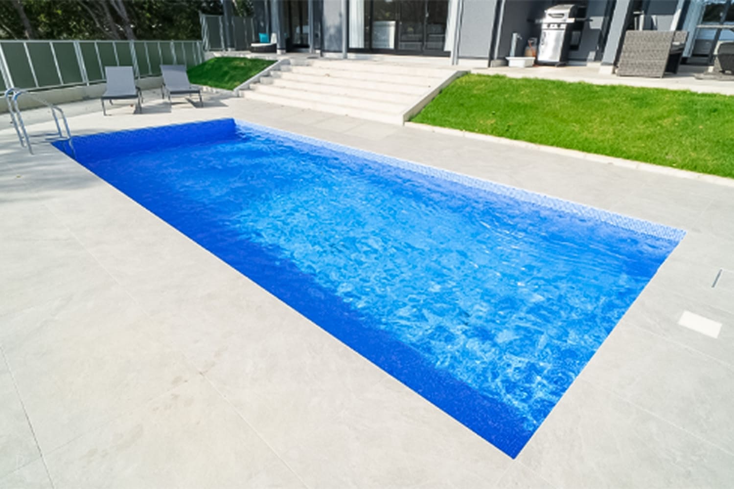 大人も子供も楽しめる プライベートプール