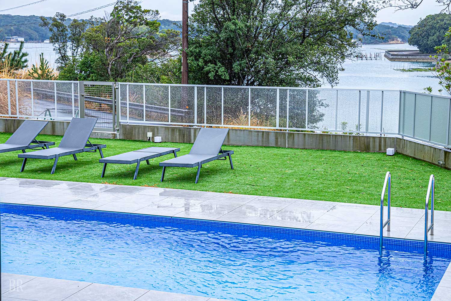 大人も子供も楽しめる プライベートプール